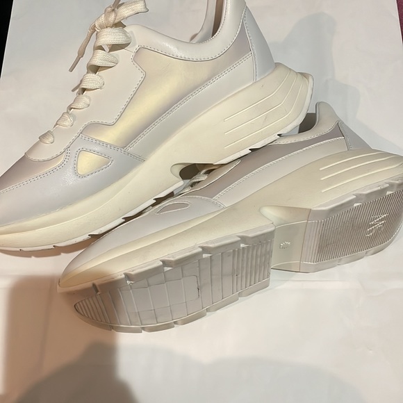 Stuart Weitzman Willow Runner Sneakers - Cream Pearl in size 9.5 - Picture 4 of 9